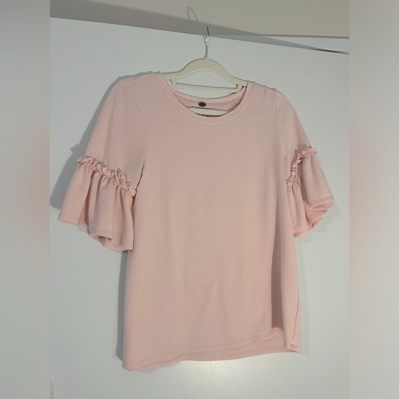 Tops - Pink flowy top